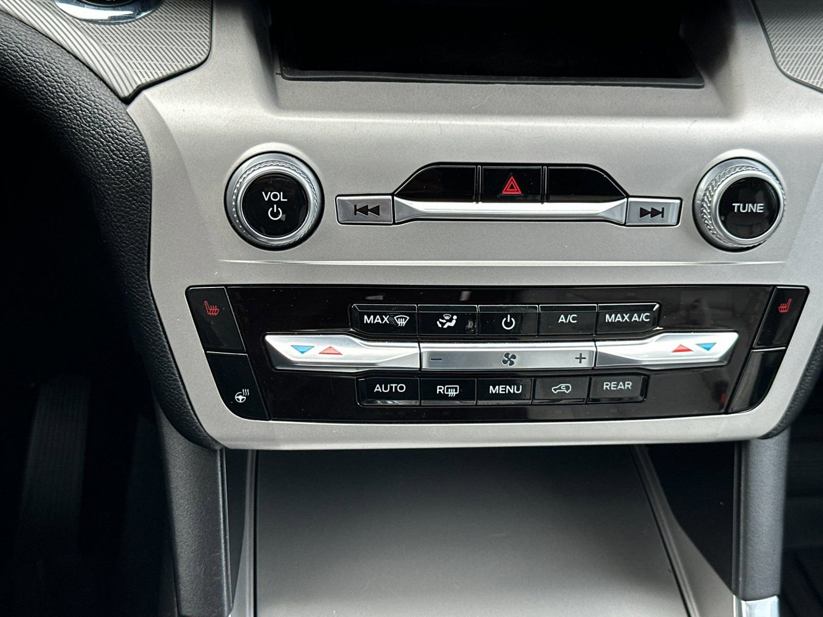 Used 2021 Ford Explorer XLT w/ Equipment Group 202A image 29