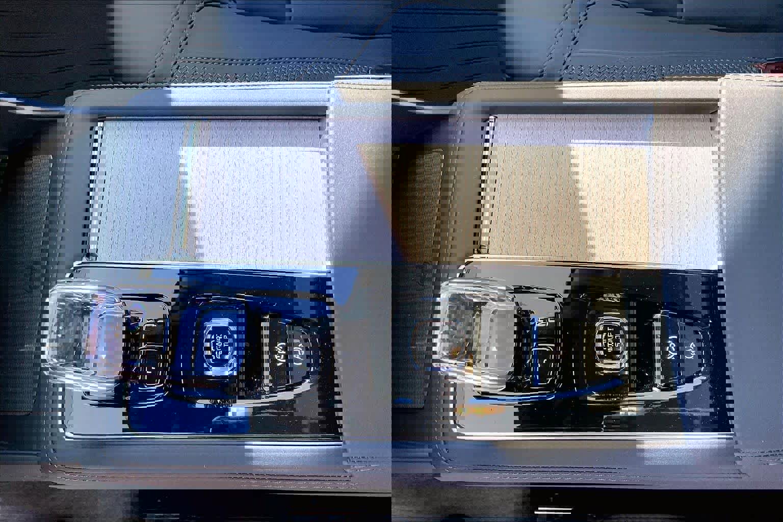 Used 2025 Volvo XC90 B6 Core w/ Protection Package Premier image 20