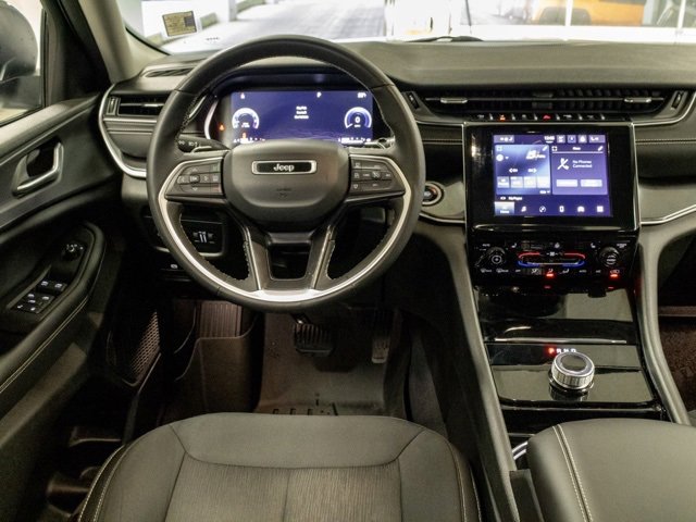 Certified 2023 Jeep Grand Cherokee Laredo w/ Luxury Tech Group I image 9