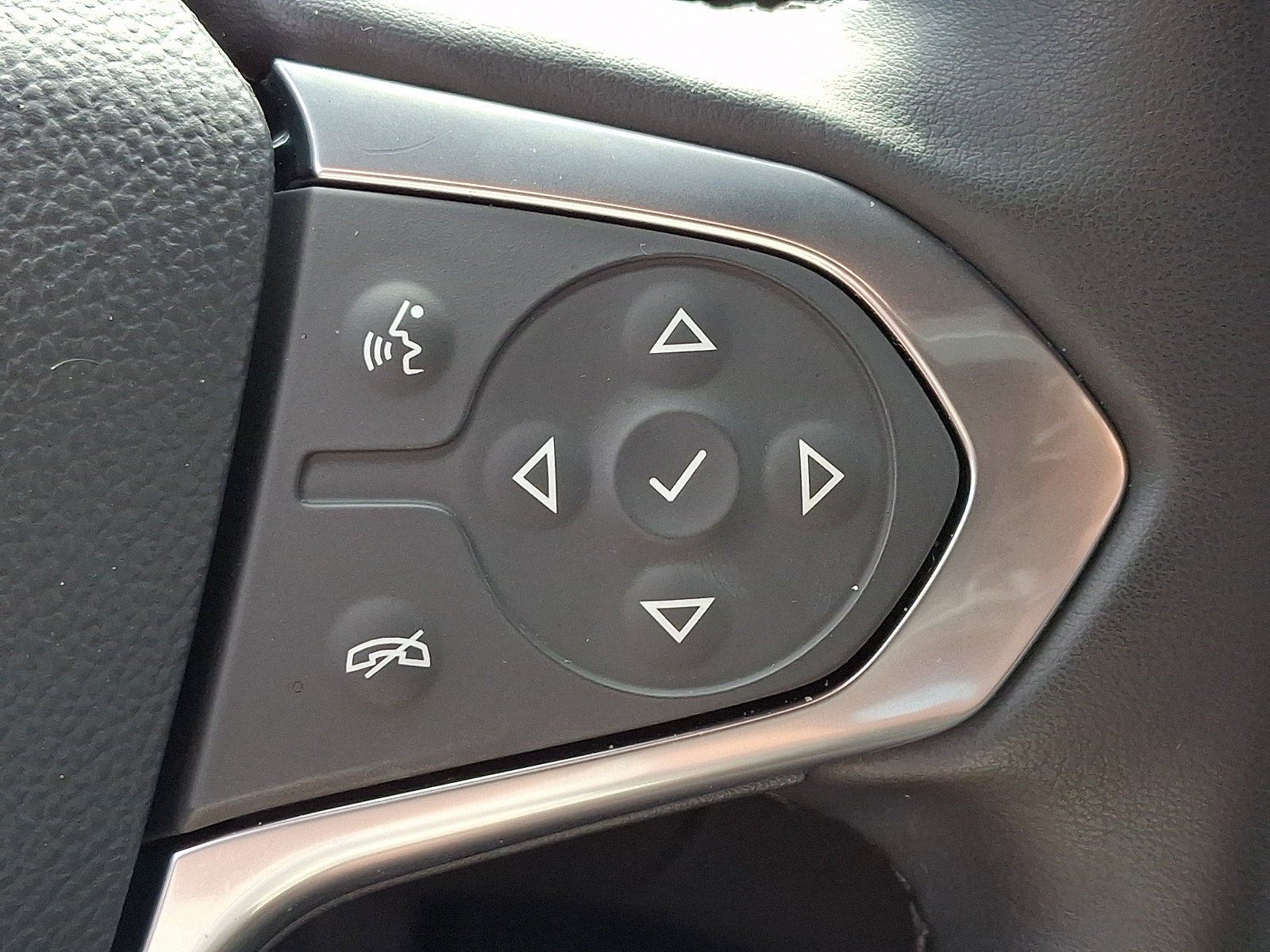 Used 2023 Chevrolet Traverse LT w/ LPO, Floor Liner Package AWD/4WD image 24