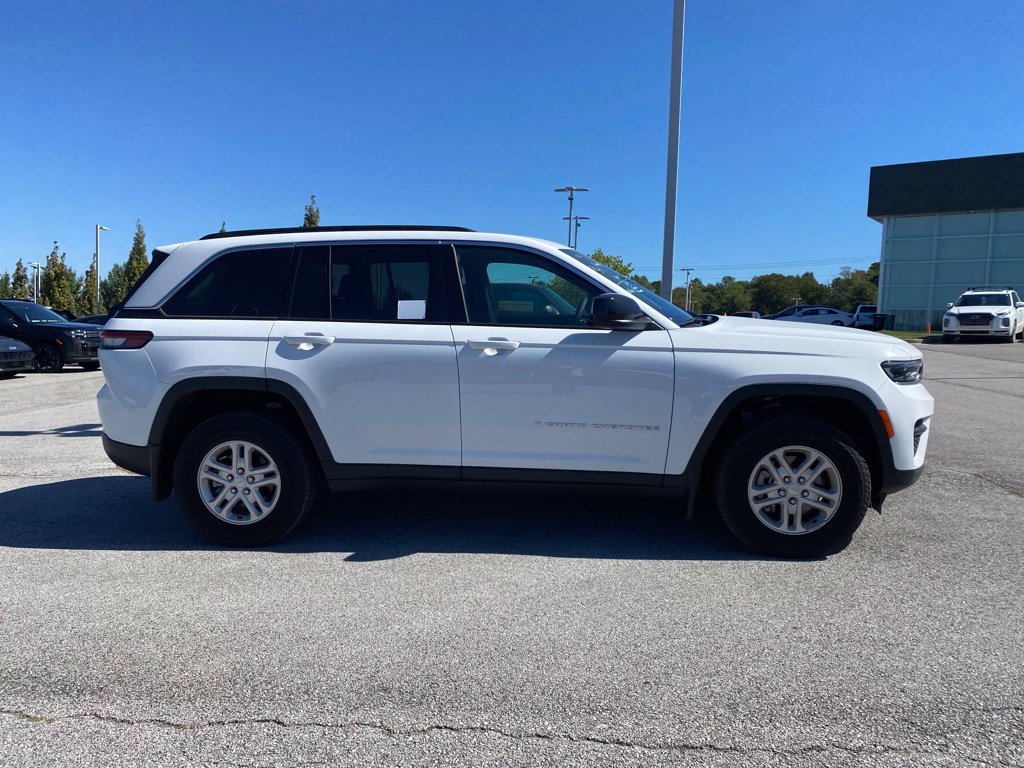 Used 2025 Jeep Grand Cherokee Laredo w/ MOPAR Finishing Package RWD image 8
