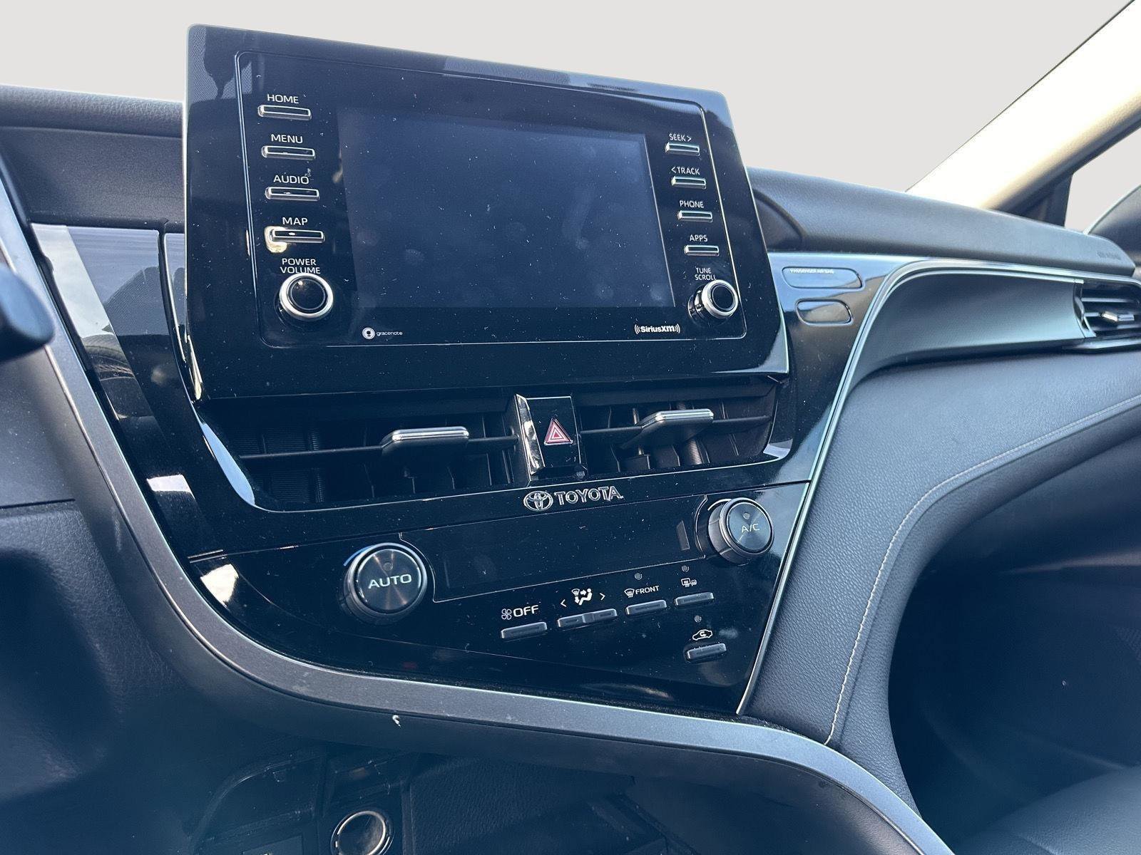 Used 2021 Toyota Camry SE image 12