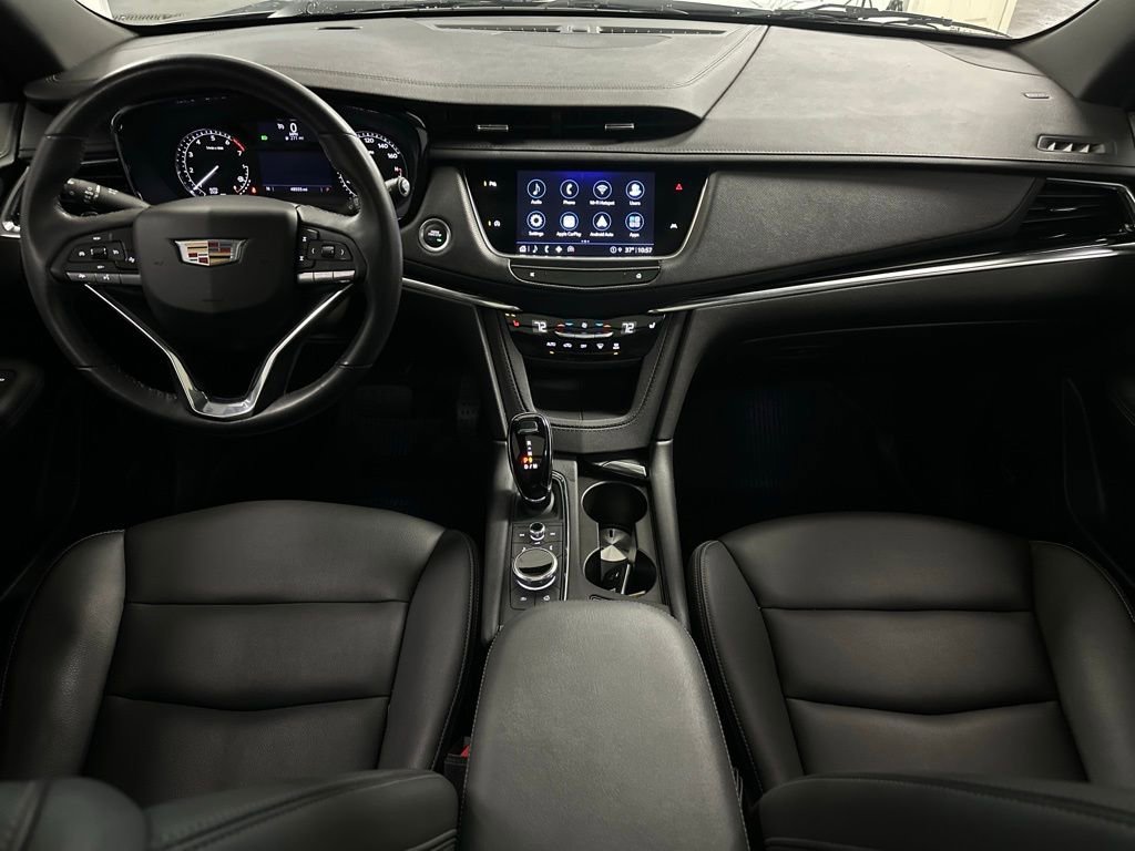 Used 2023 Cadillac XT6 Luxury image 3