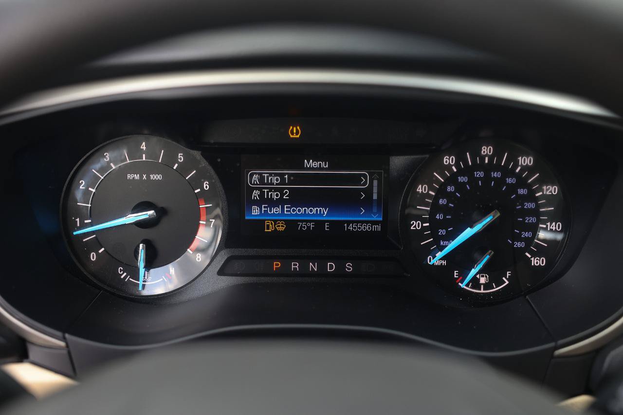 Used 2016 Ford Fusion SE FWD image 28