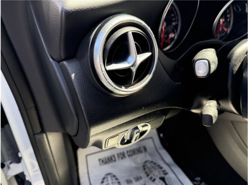 Used 2018 Mercedes-Benz CLA 250 image 33