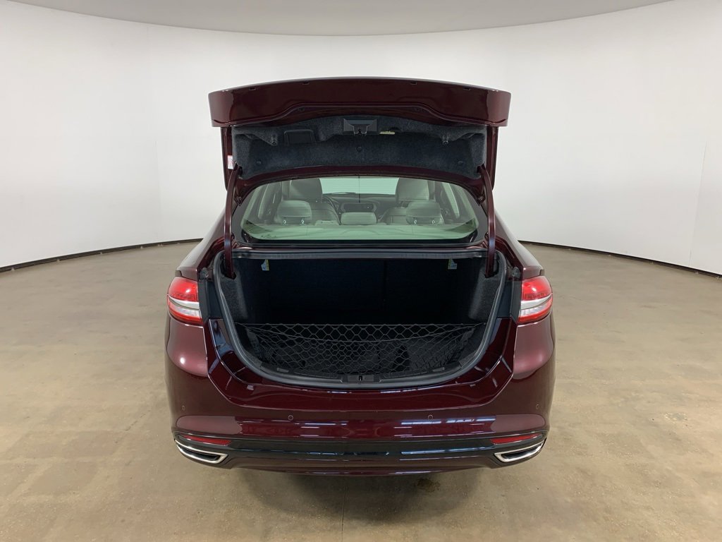 Used 2017 Ford Fusion SE w/ Fusion SE Technology Package image 12