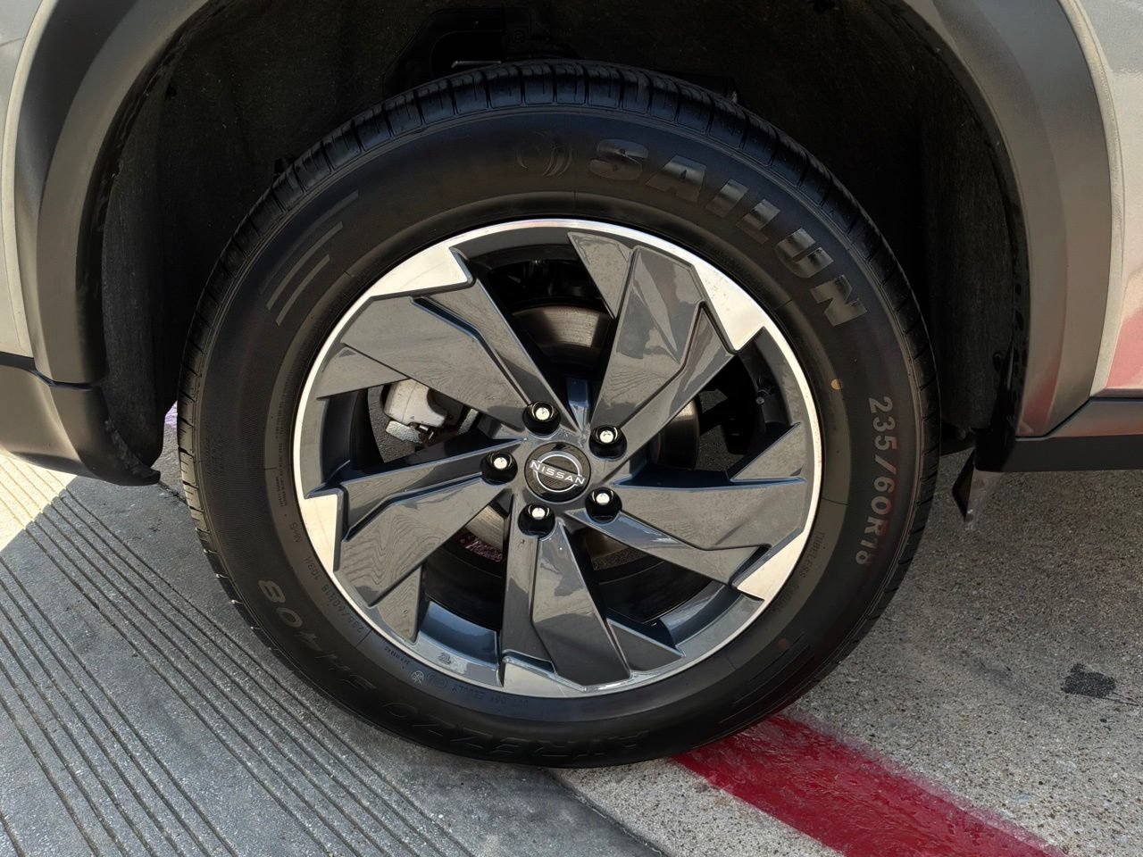 Used 2025 Nissan Rogue SV FWD image 9