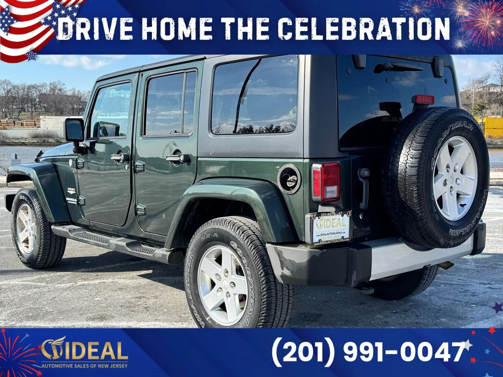 Used 2011 Jeep Wrangler Unlimited Sahara w/ Dual Top Group AWD/4WD image 4