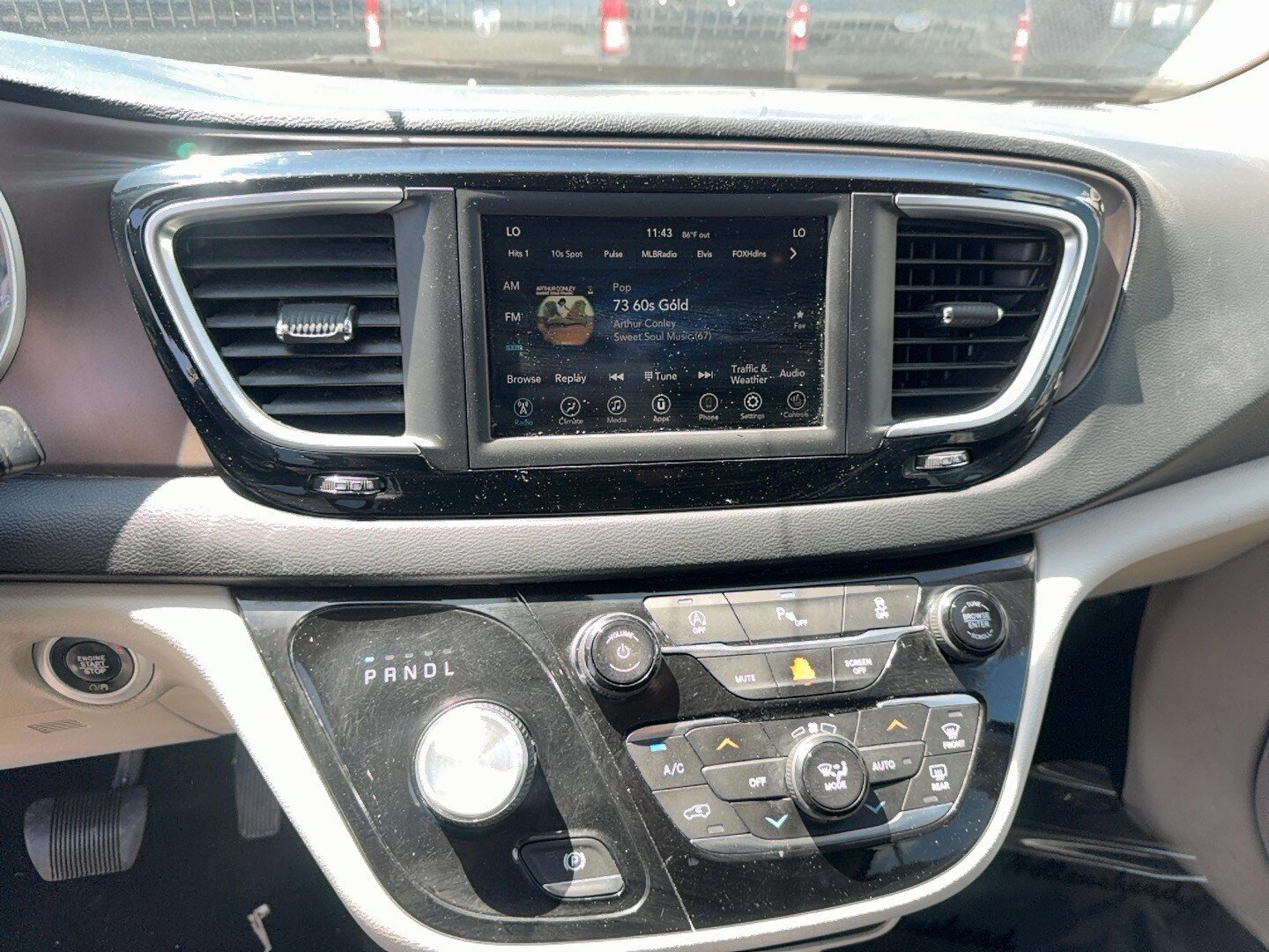 Used 2019 Chrysler Pacifica Touring-L FWD image 14