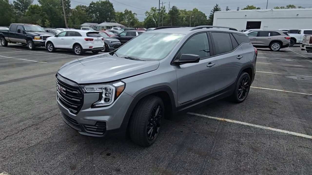 Certified 2024 GMC Terrain SLE w/ Driver Convenience Package FWD image 4
