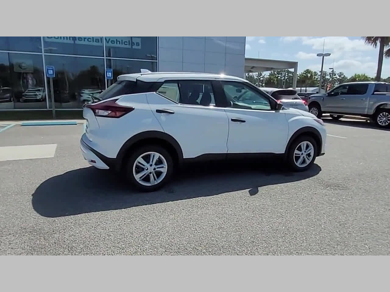 New 2025 Nissan Kicks Play S image 33