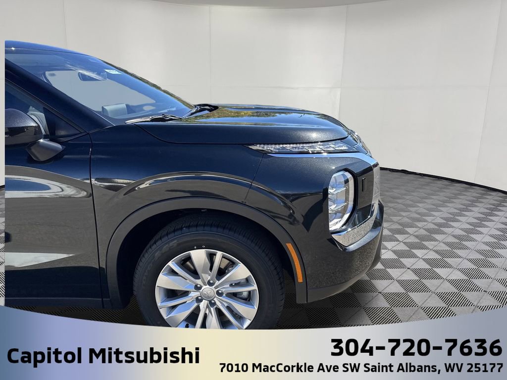 New 2025 Mitsubishi Outlander ES image 3