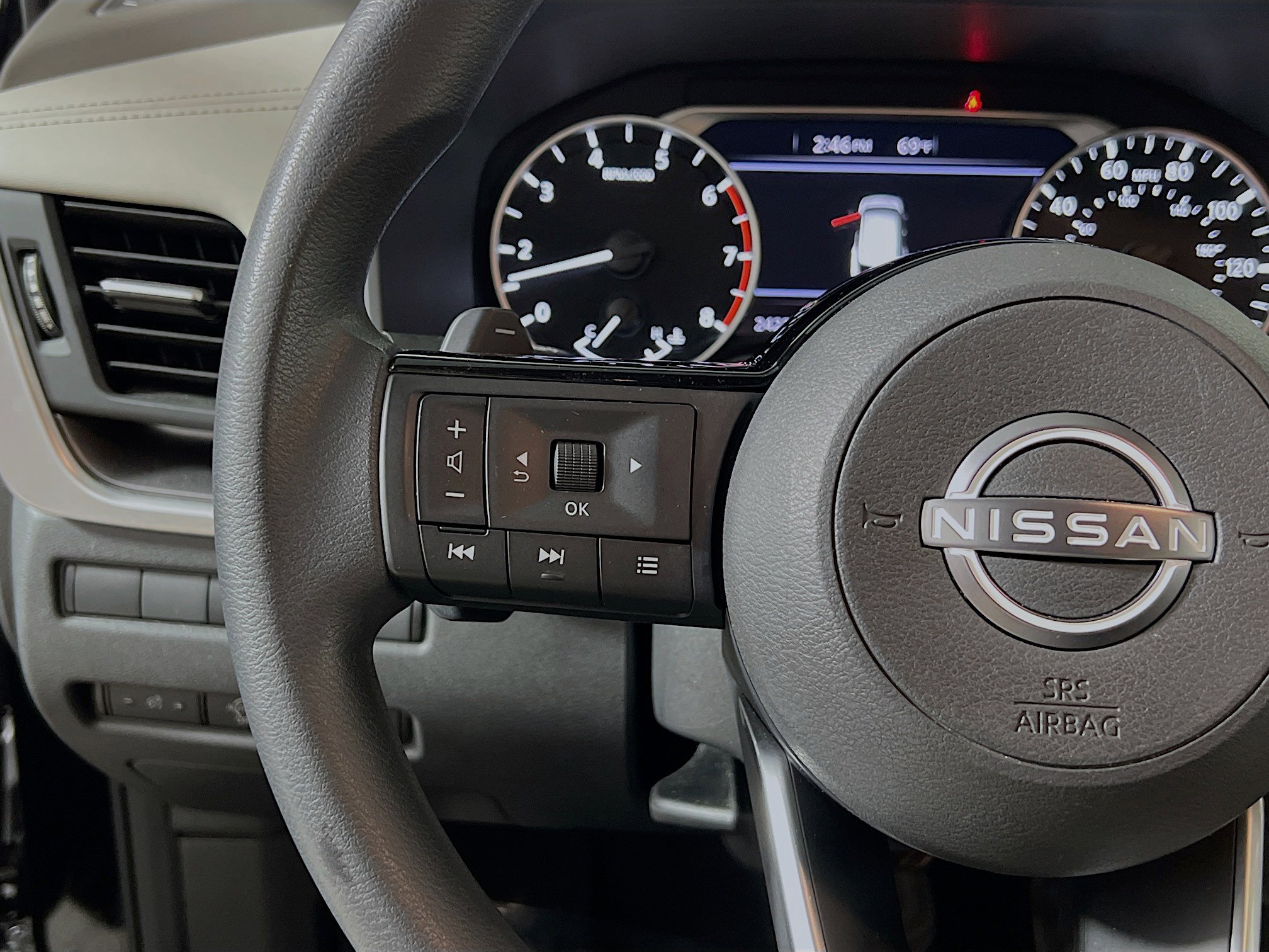 Used 2023 Nissan Rogue SV image 19