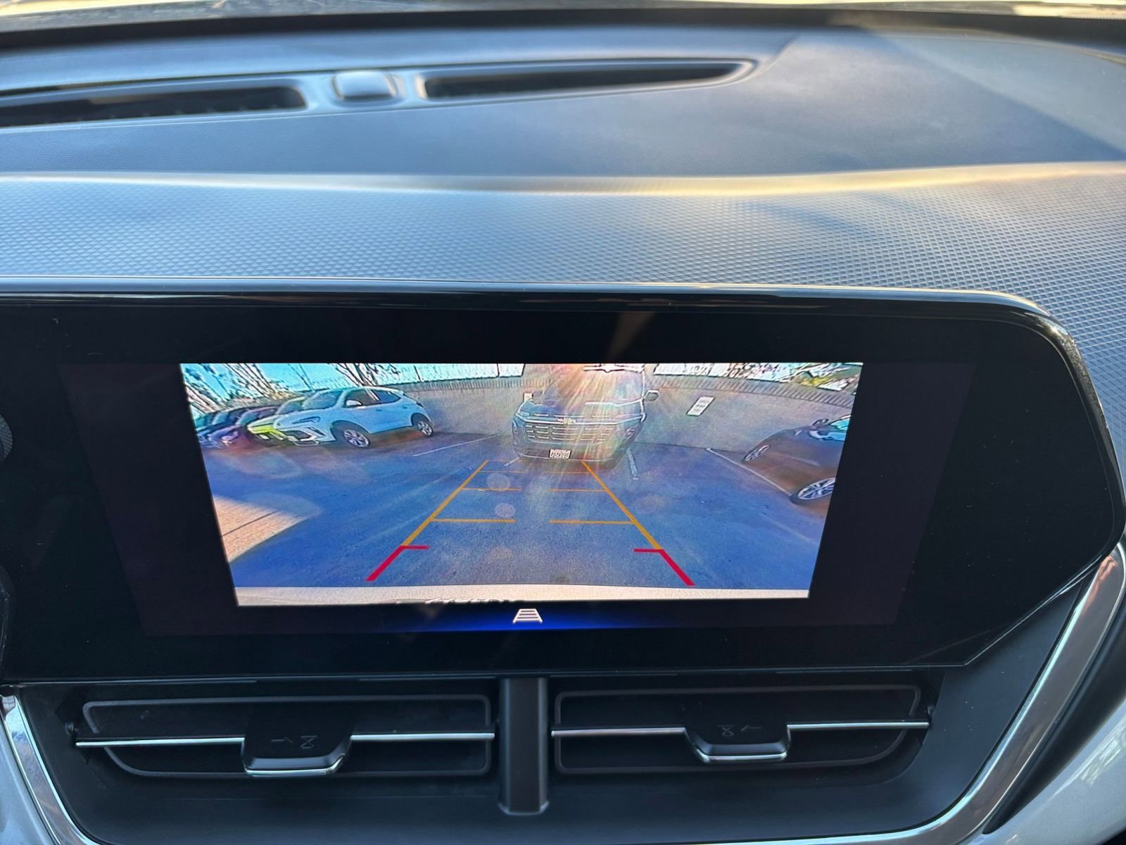 Used 2025 Chevrolet Trax LT image 17