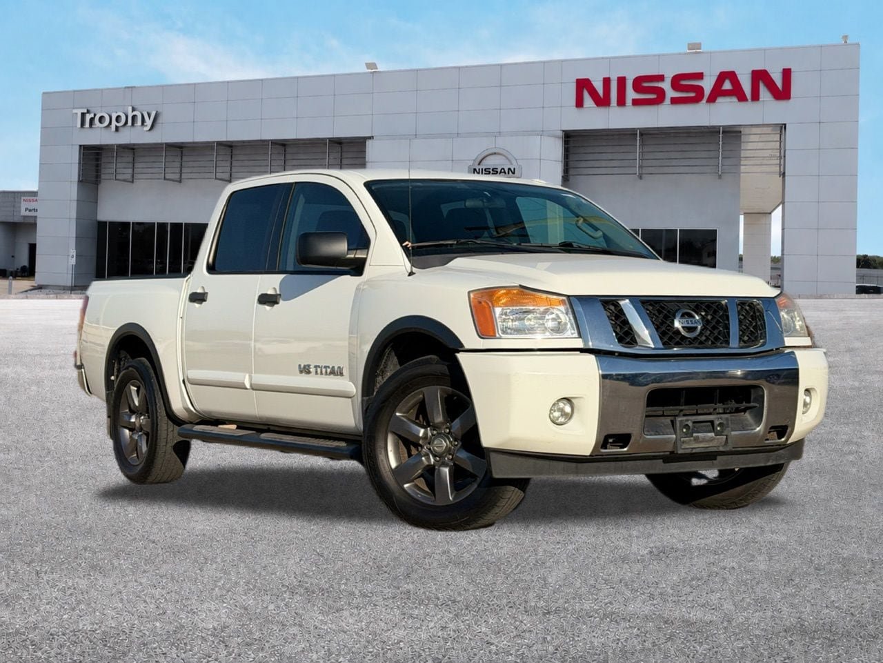 Used 2015 Nissan Titan SV w/ SV Value Truck Package RWD image 1