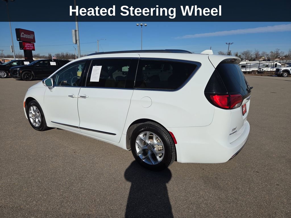 Used 2019 Chrysler Pacifica Limited image 3