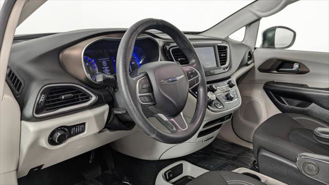 Used 2020 Chrysler Voyager LX image 24
