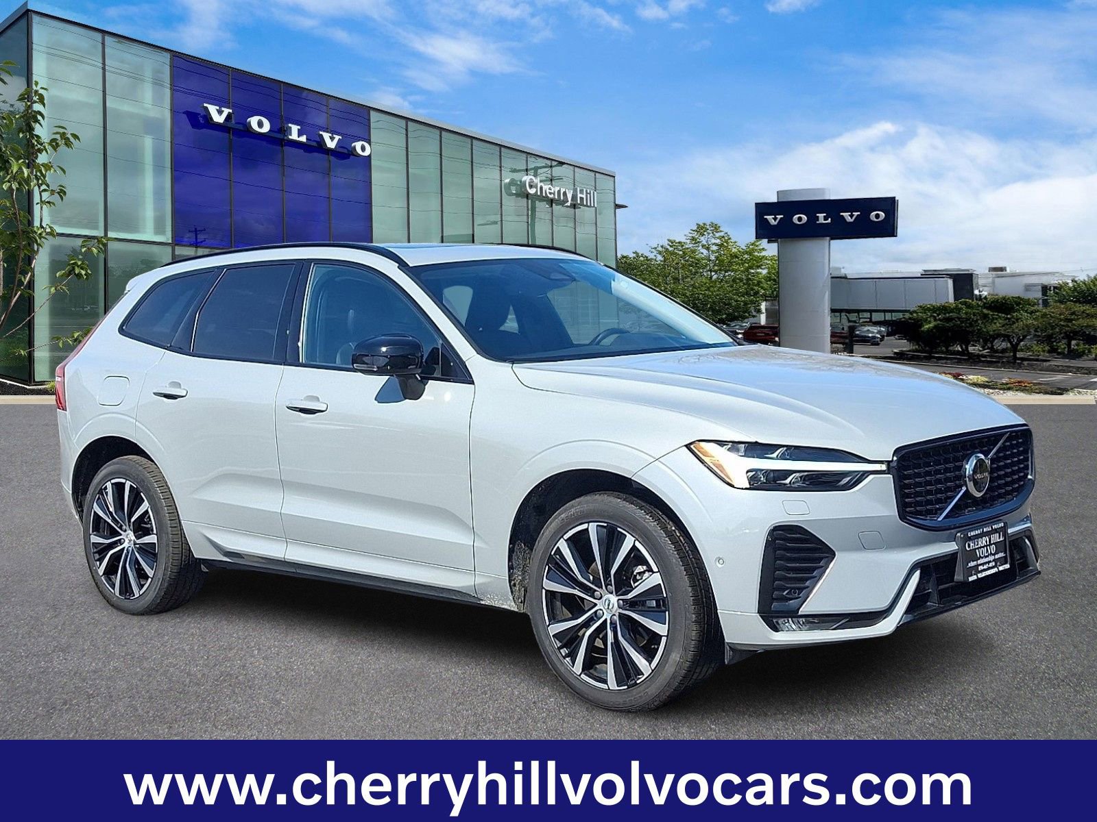 Certified 2025 Volvo XC60 B5 Plus image 1