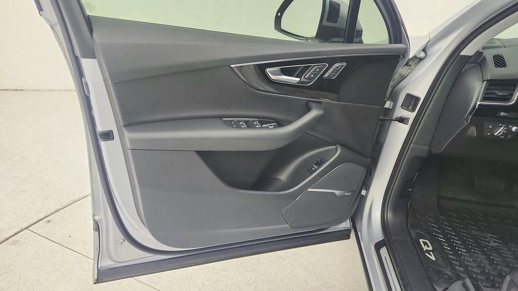 Used 2019 Audi Q7 3.0T Prestige w/ Prestige Package AWD/4WD image 25