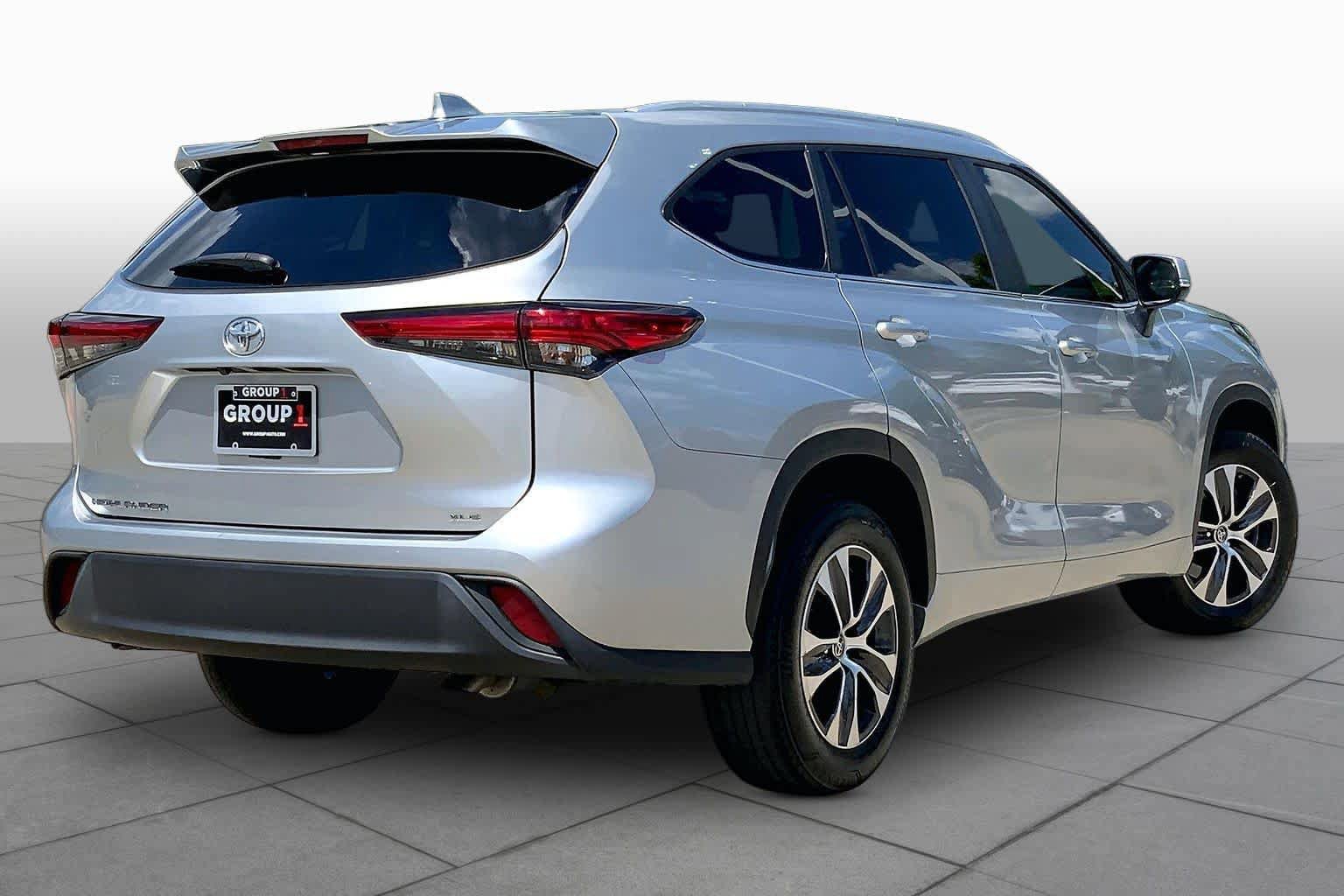 Used 2023 Toyota Highlander XLE FWD image 13