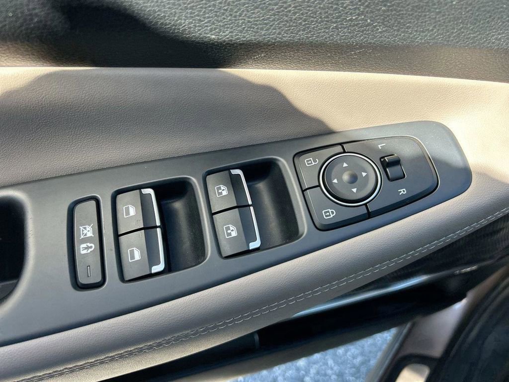 Used 2020 Hyundai Santa Fe Limited image 23