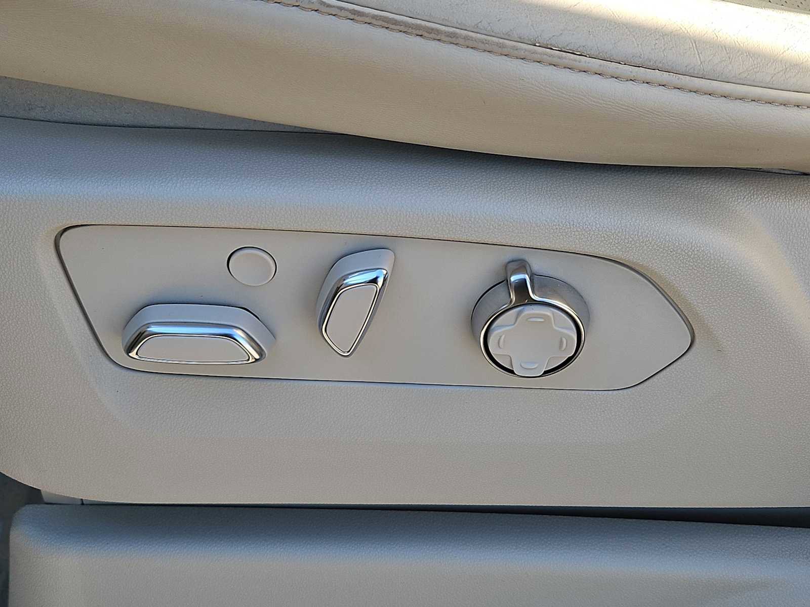 Used 2021 Cadillac Escalade Premium Luxury Platinum image 21