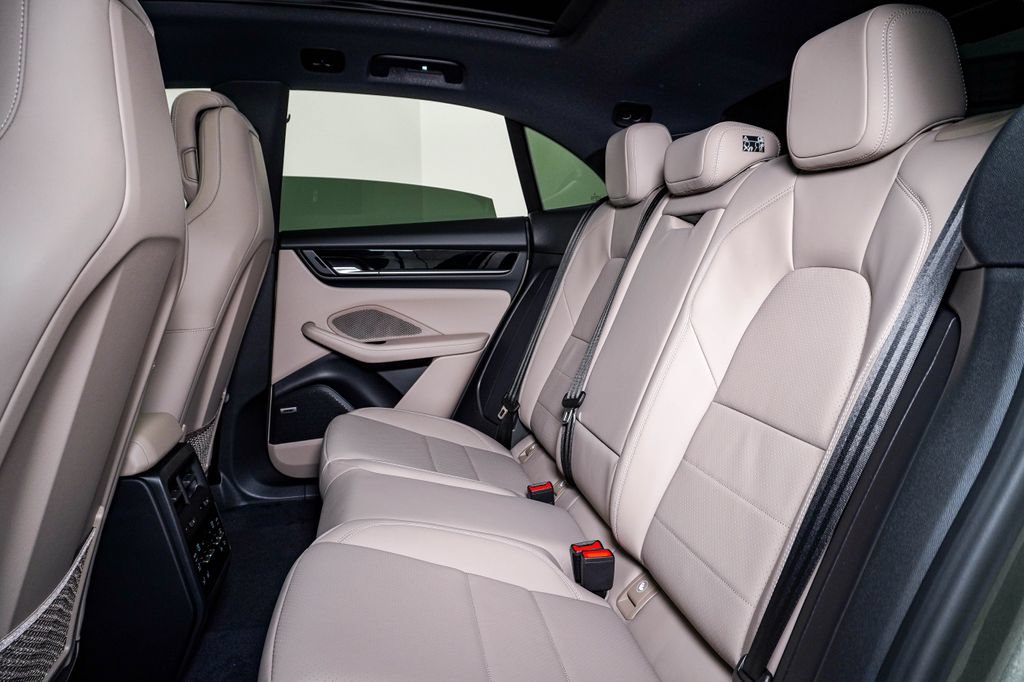 New 2026 Porsche Macan 4 Electric AWD/4WD image 17