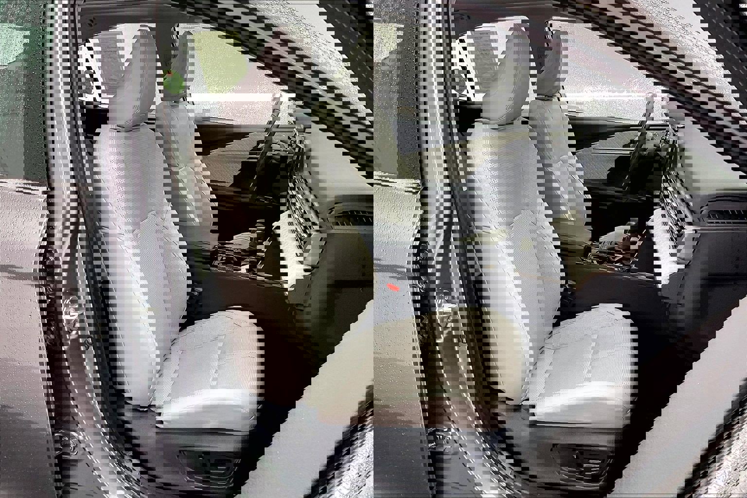 Used 2025 Toyota Camry XLE image 6