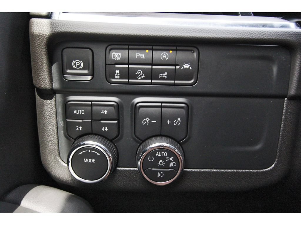 Used 2025 Chevrolet Suburban Z71 AWD/4WD image 20