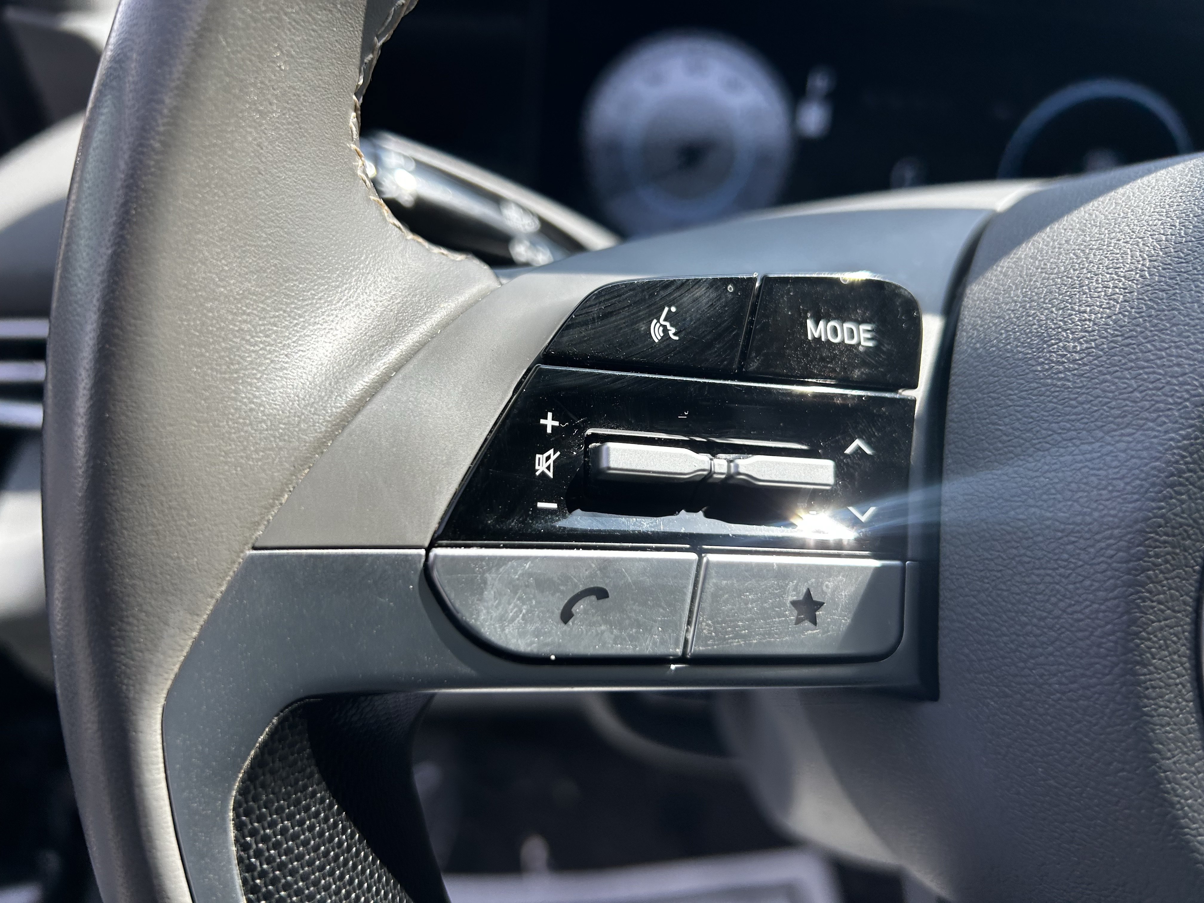 Used 2025 Hyundai Elantra SEL FWD image 23
