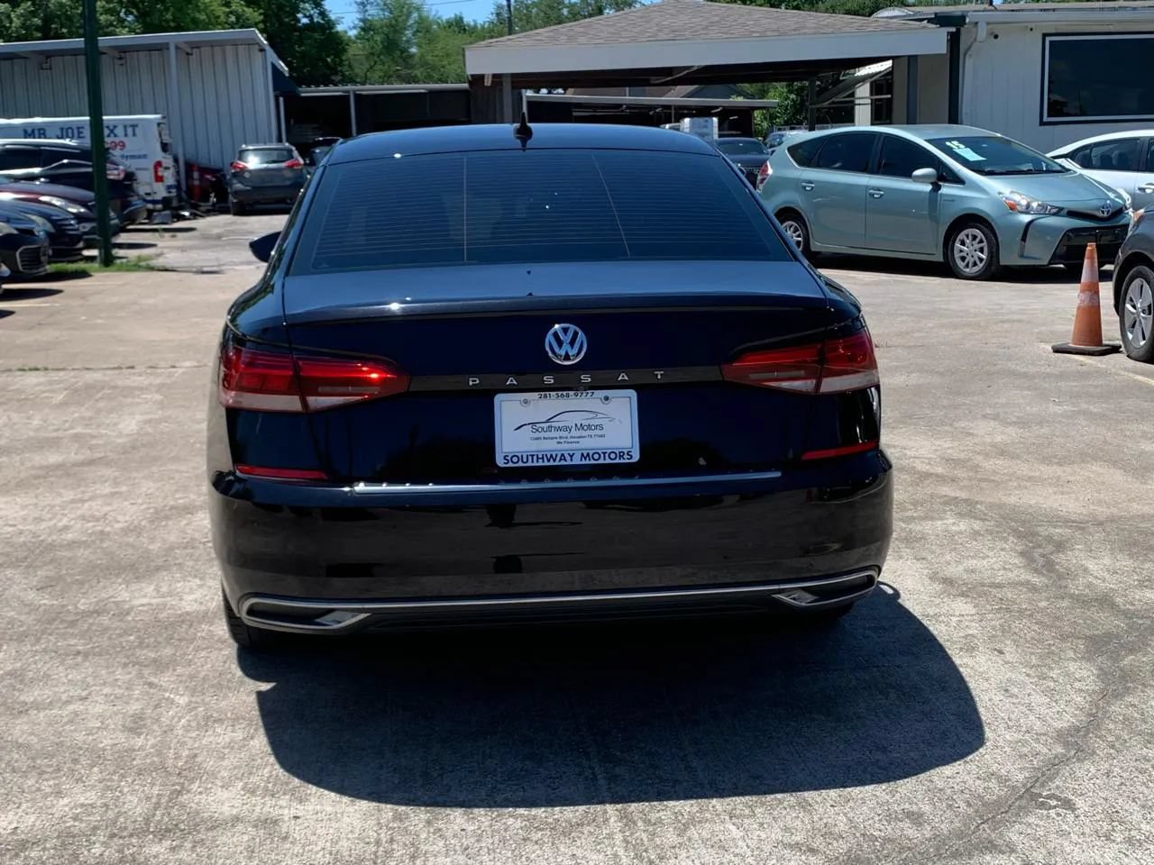 Used 2021 Volkswagen Passat 2.0T SE FWD image 6