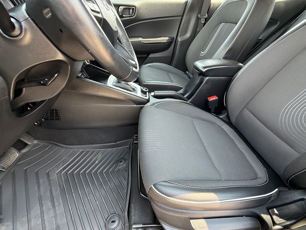 Used 2024 Hyundai Venue Limited FWD image 12