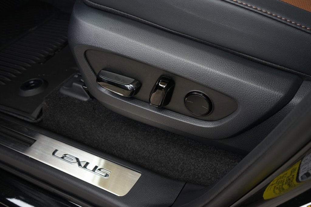 Used 2025 Lexus GX 550 image 26