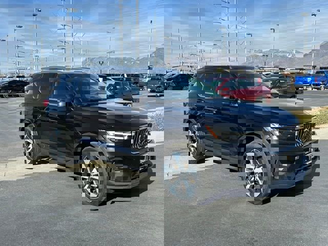 Used 2024 Volvo XC40 B5 Plus image 27