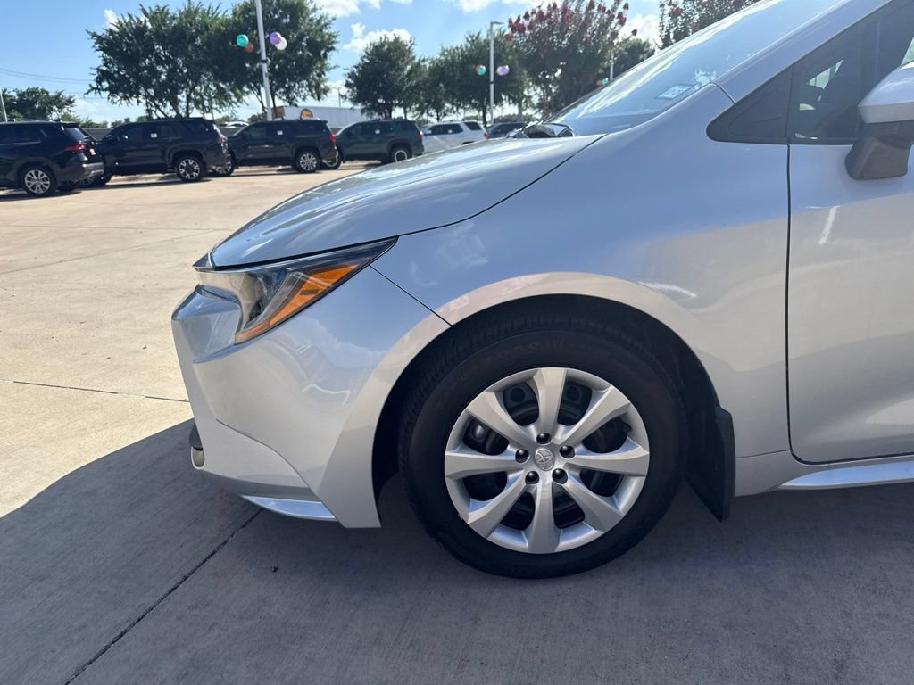 Used 2026 Toyota Corolla LE FWD image 2