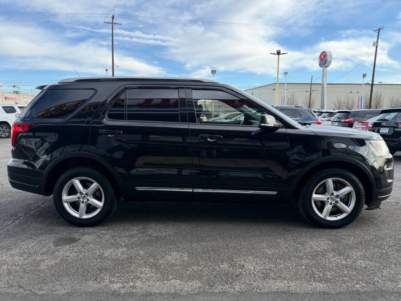 Used 2019 Ford Explorer XLT w/ Equipment Group 201A image 5