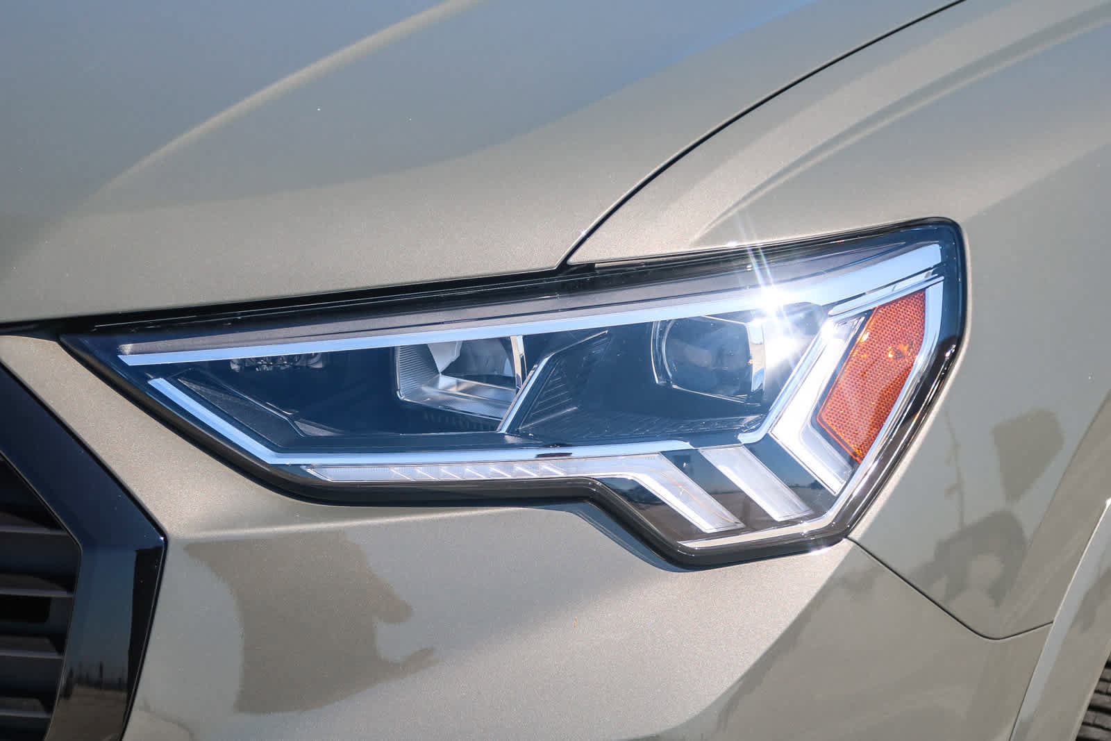 Used 2025 Audi Q3 2.0T Premium w/ Convenience Package image 5