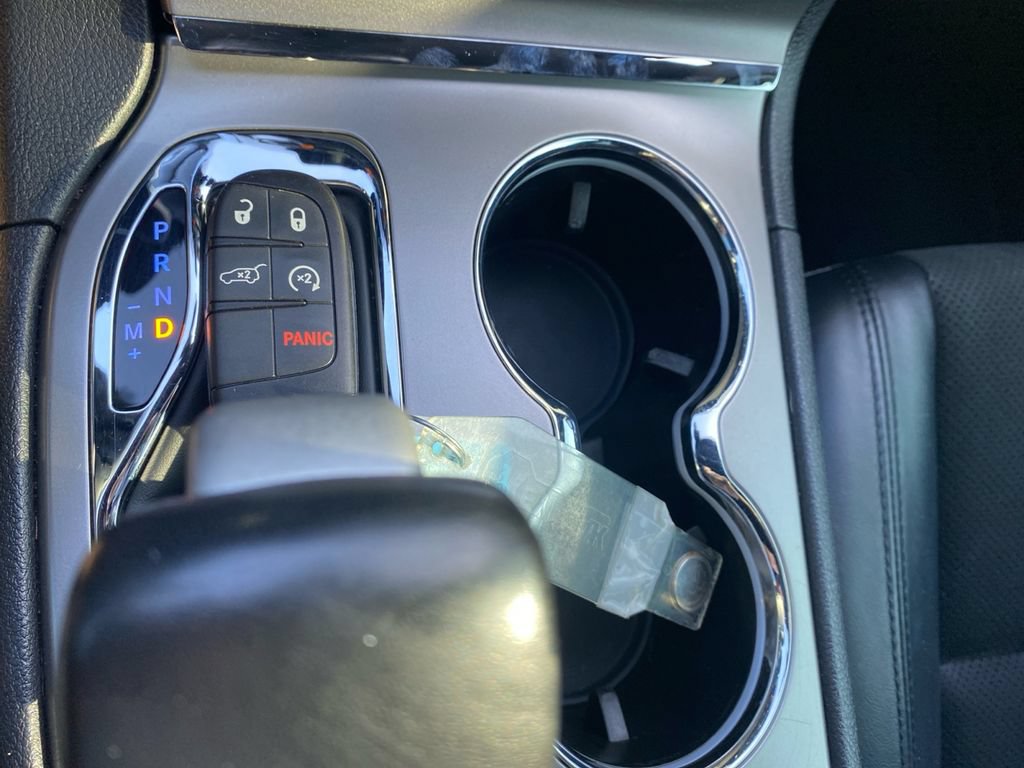 Certified 2022 Jeep Grand Cherokee Laredo X AWD/4WD image 26
