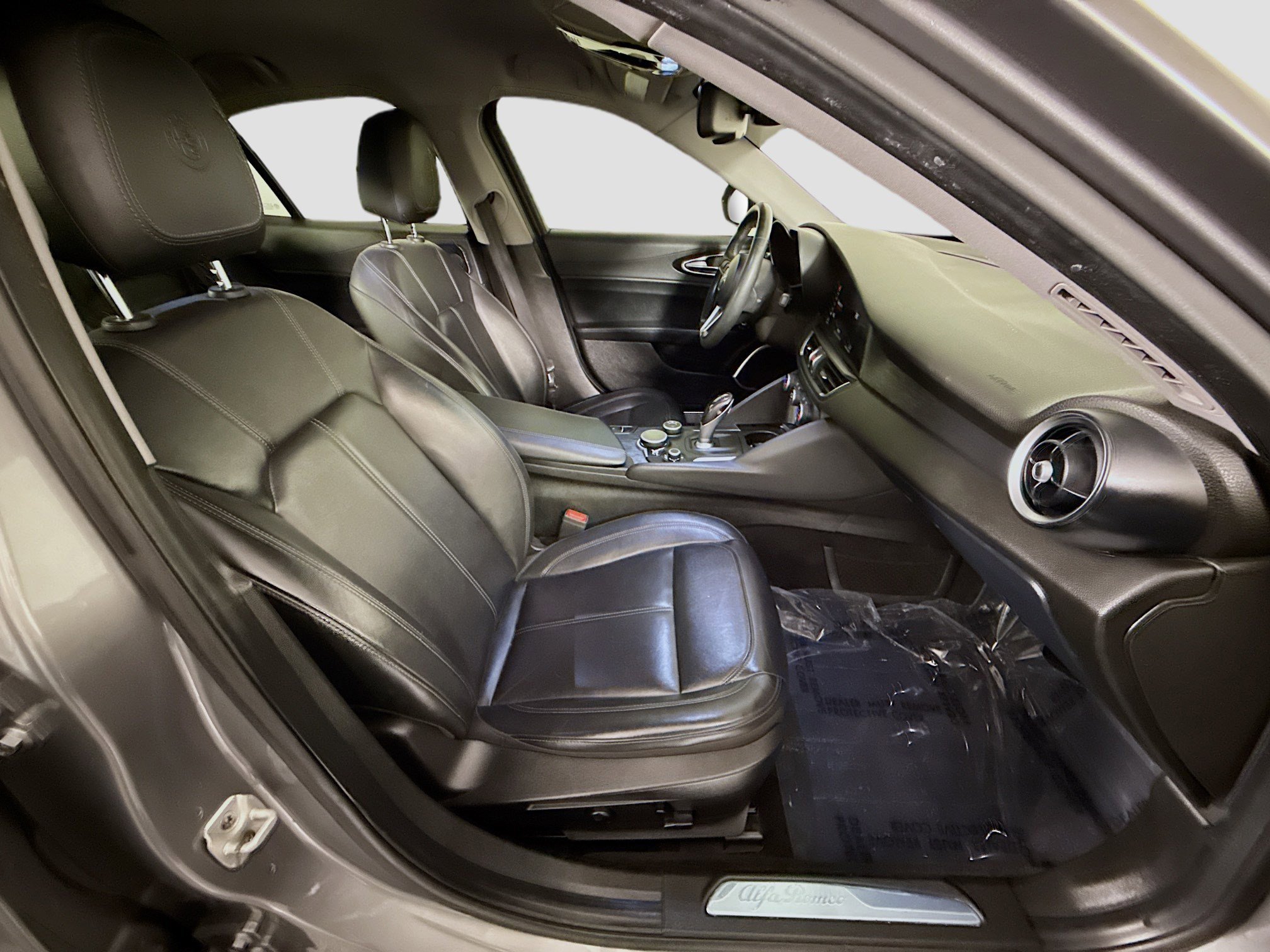 Used 2019 Alfa Romeo Giulia Base image 29