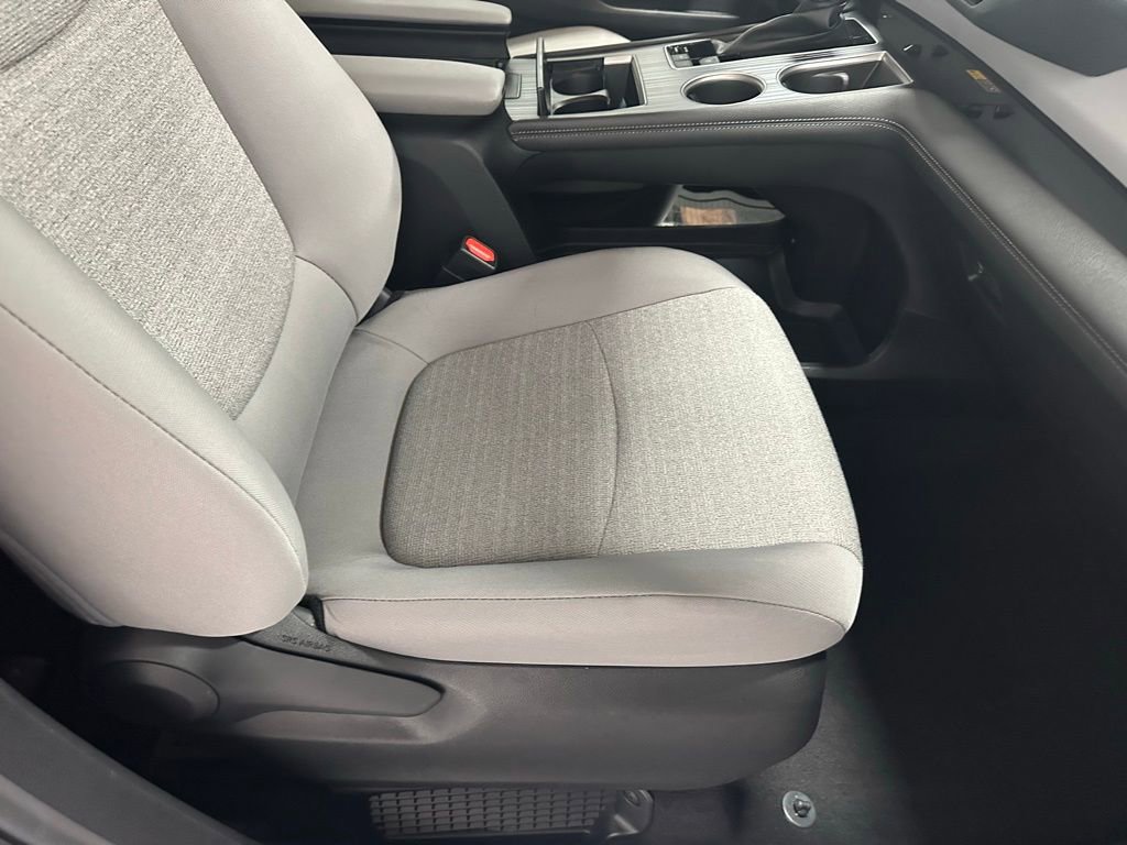 Used 2025 Toyota Sienna LE image 64