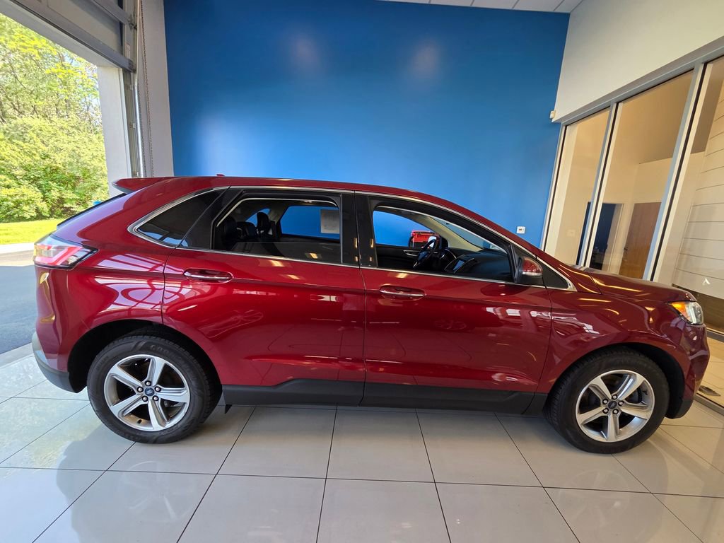 Used 2019 Ford Edge Titanium w/ Cold Weather Package AWD/4WD image 5