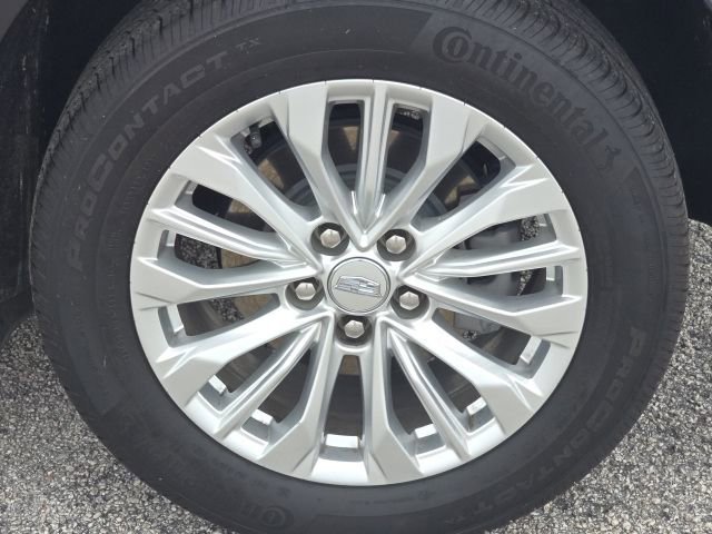 Used 2024 Cadillac XT4 Luxury w/ Cold Weather Package image 9