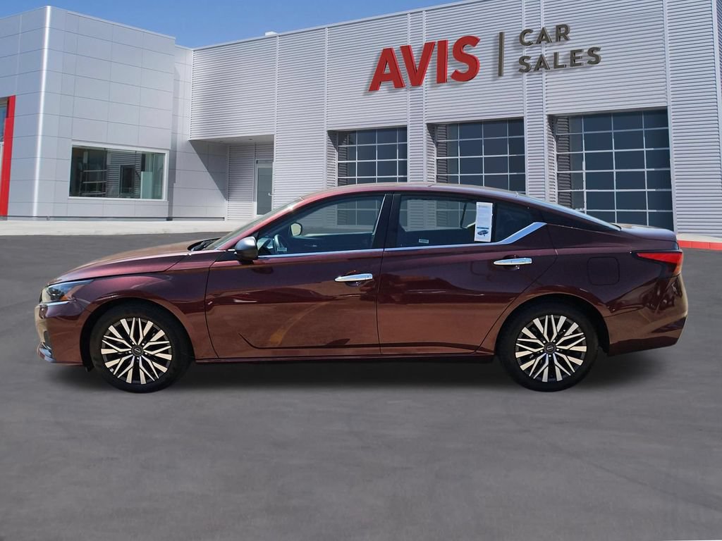 Used 2025 Nissan Altima 2.5 SV FWD image 10