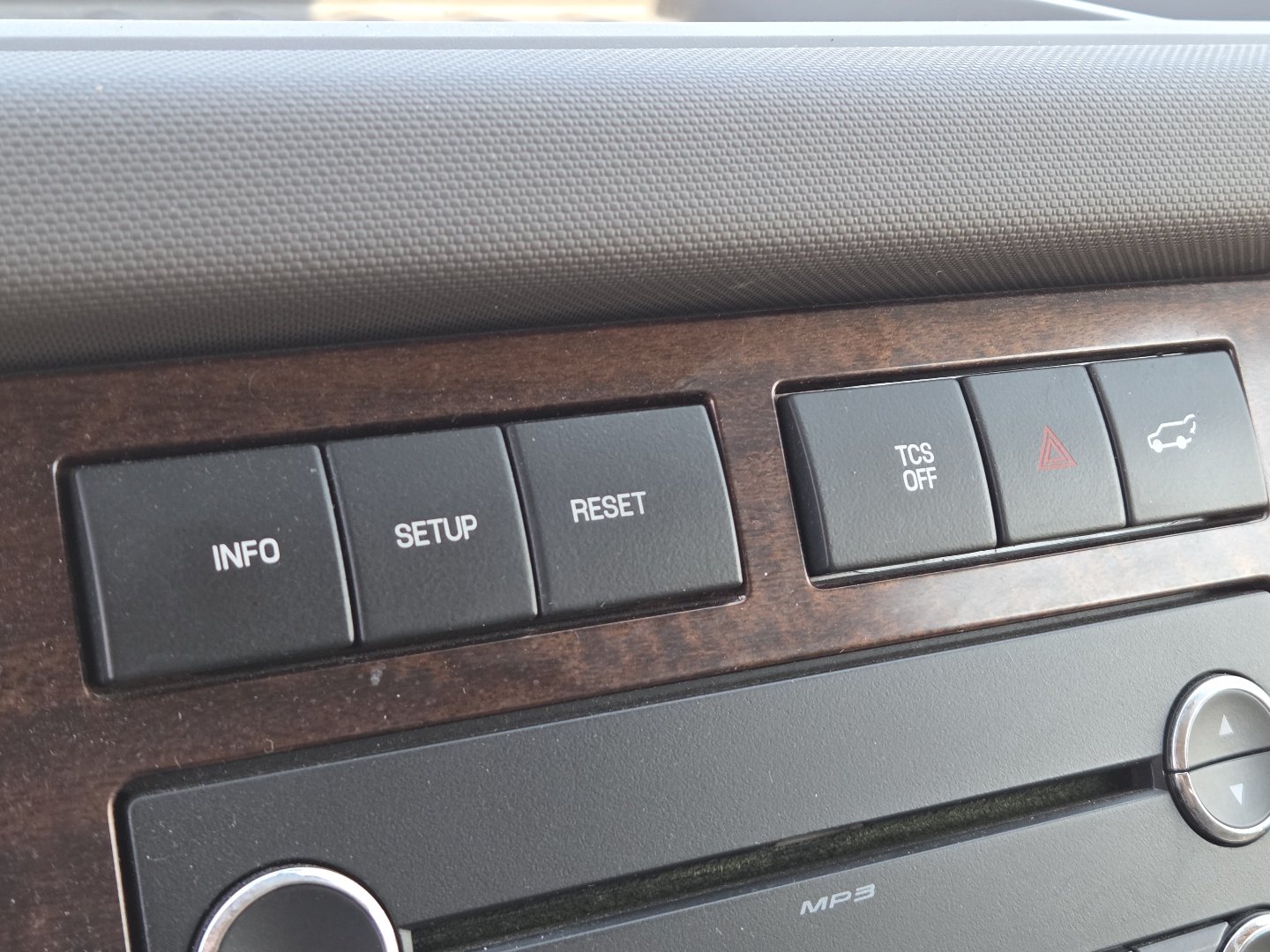 Used 2014 Ford Expedition EL XLT w/ Equipment Group 202A AWD/4WD image 7