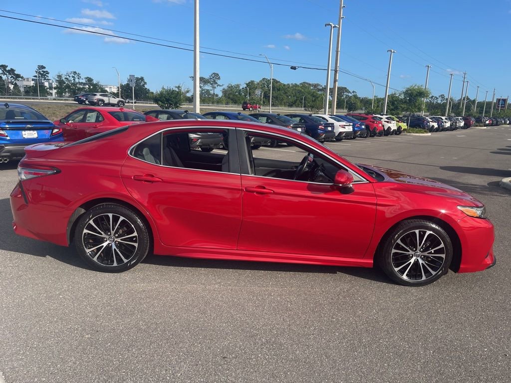Used 2019 Toyota Camry SE image 4
