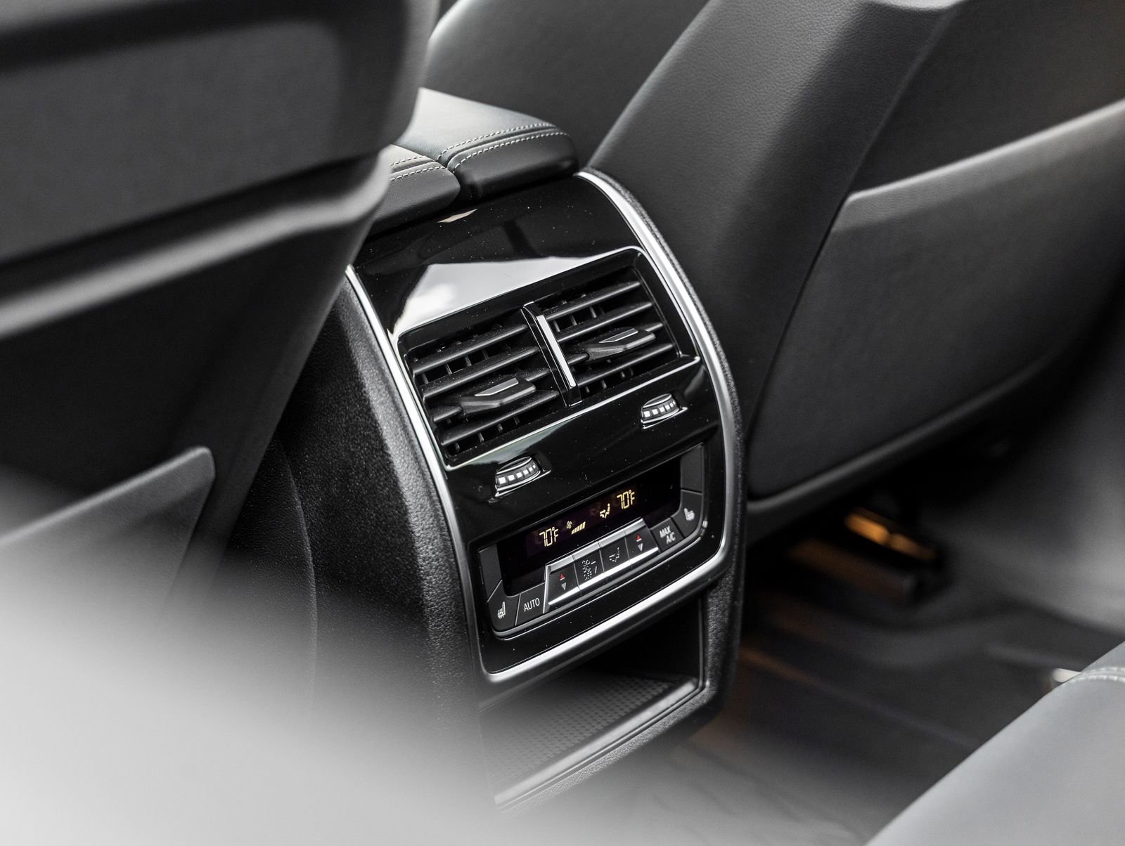 Used 2026 BMW X5 M60i w/ Climate Comfort Package image 28