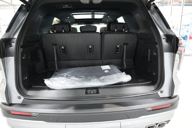 New 2027 Chevrolet Traverse LT w/ LPO, Floor Liner Package FWD image 29