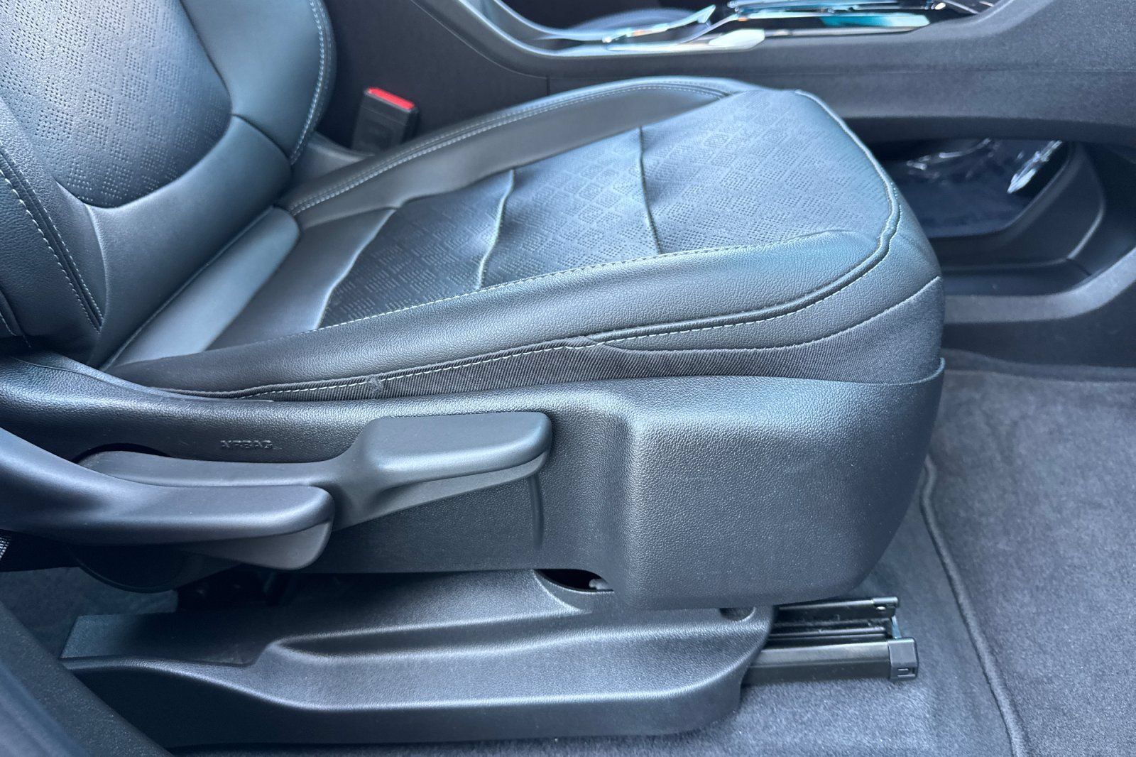 Used 2023 Chevrolet Bolt LT w/ Infotainment Package FWD image 23