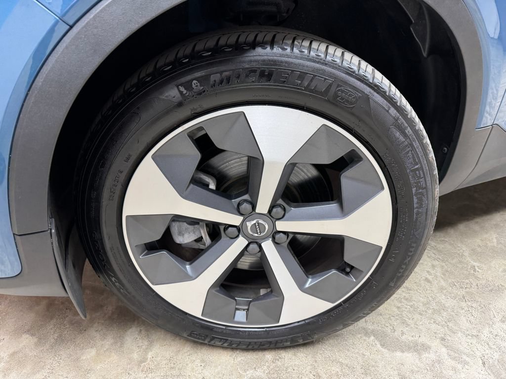 Used 2024 Volvo XC40 B5 Plus AWD/4WD image 30