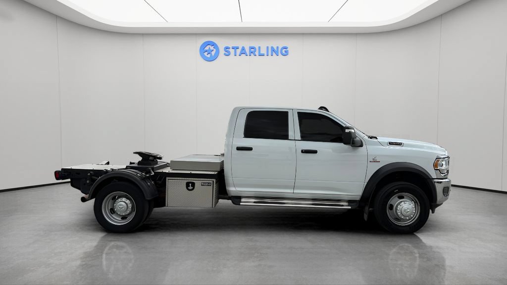 Used 2024 RAM 5500 Tradesman w/ Chrome Appearance Group AWD/4WD image 11